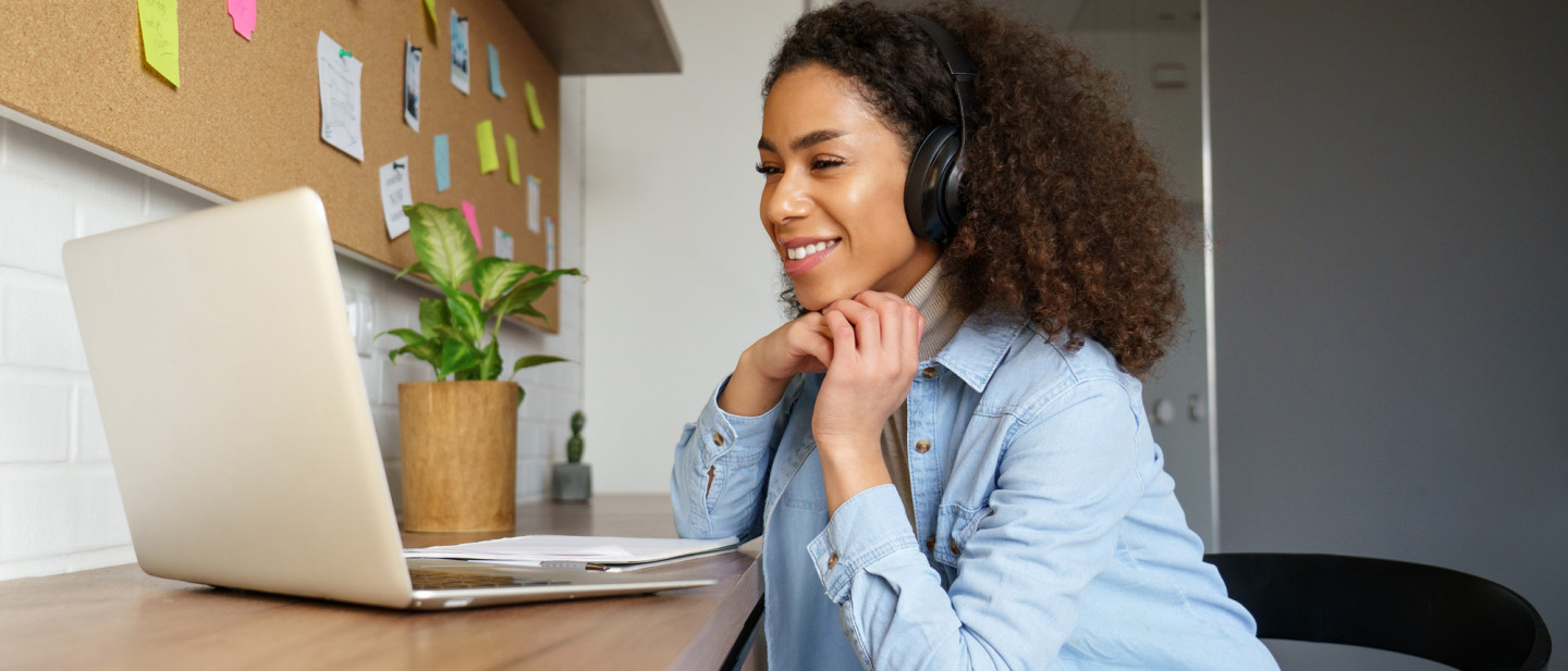 shu-woman-with-headphones