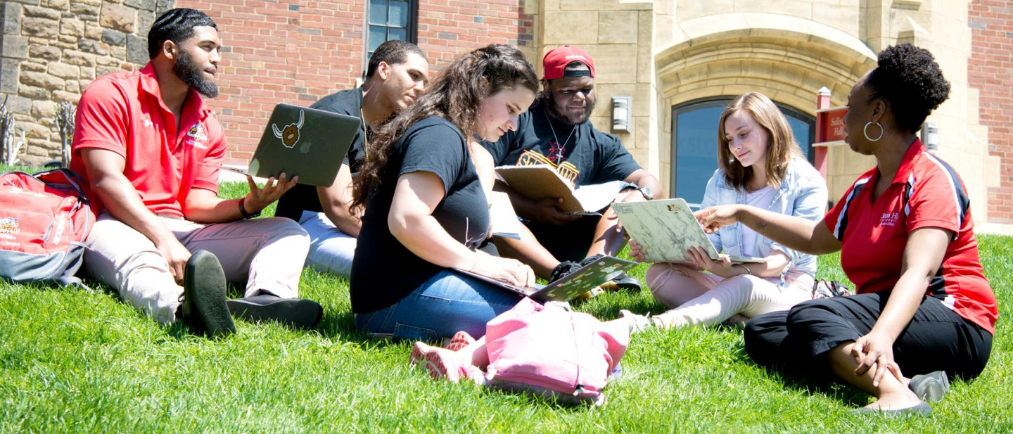 shu-students-on-sullivan-lawn