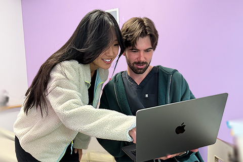 Grad Programs at Seton Hill Use Apple Products to Prepare Students for Careers in Health and Therapy