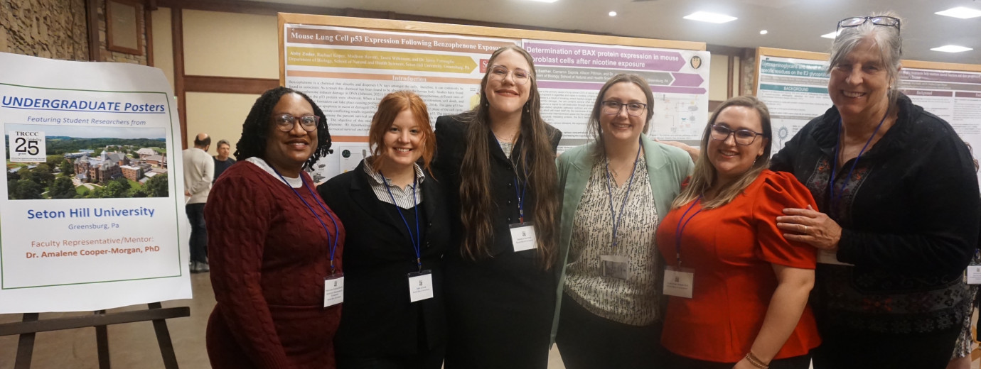 Seton Hill Students are First Undergraduates to Present at Cancer Research Conference